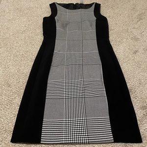 Checkered sleeveless business dress